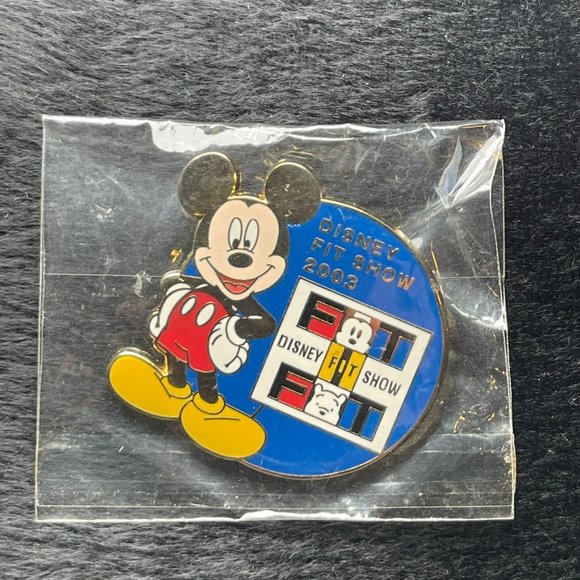 Mickey Pooh Disney Fit Show 2003 Pin Tokyo Disney Land - Picture 1 of 3